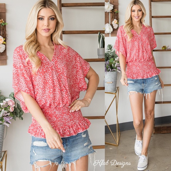 ❤️LAST 1! V Neck Mini Flower Shirred Waist Top! - Picture 4 of 5